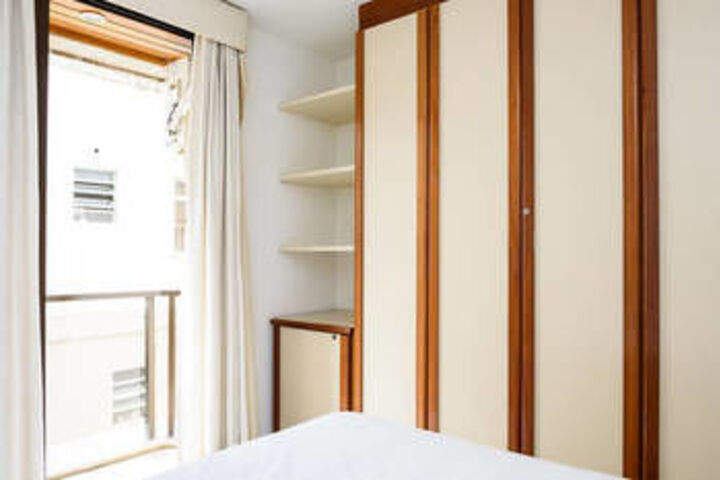 Room 10 of 26