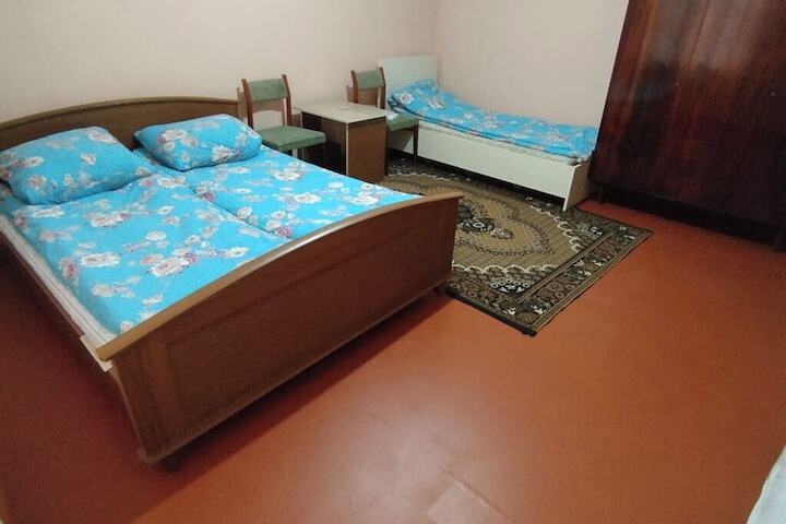 Room 4 of 8