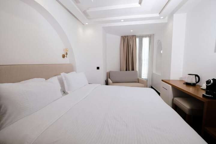 Room 9 of 32