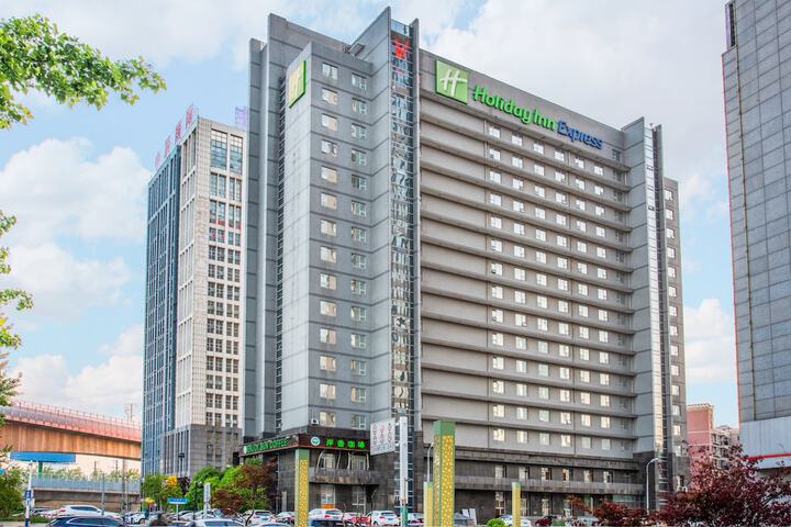 Hotel 72 of 88