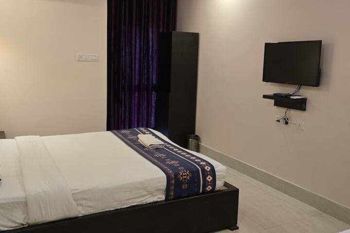 Room 4 of 41