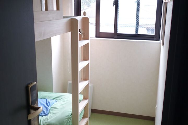 Room 4 of 33