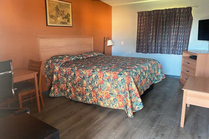 Room 3 of 20