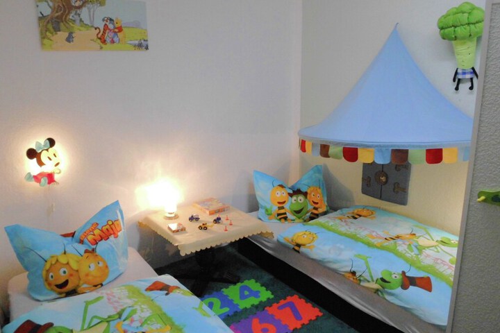 Room 4 of 33