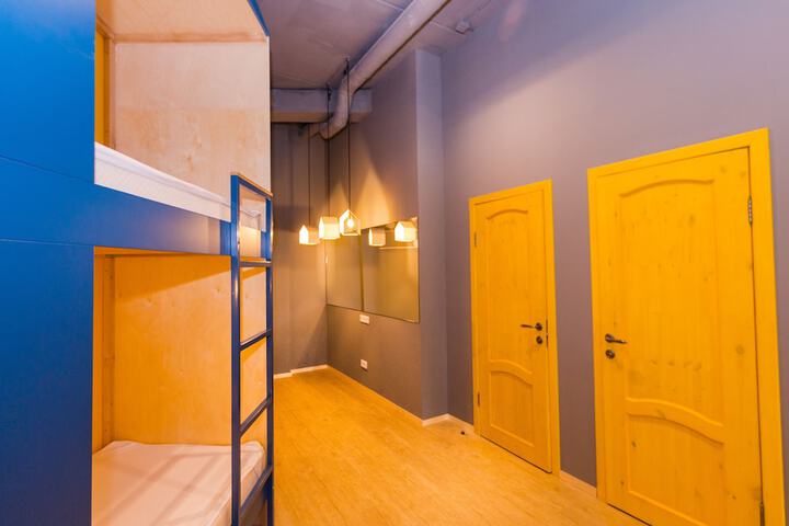 Room 18 of 48