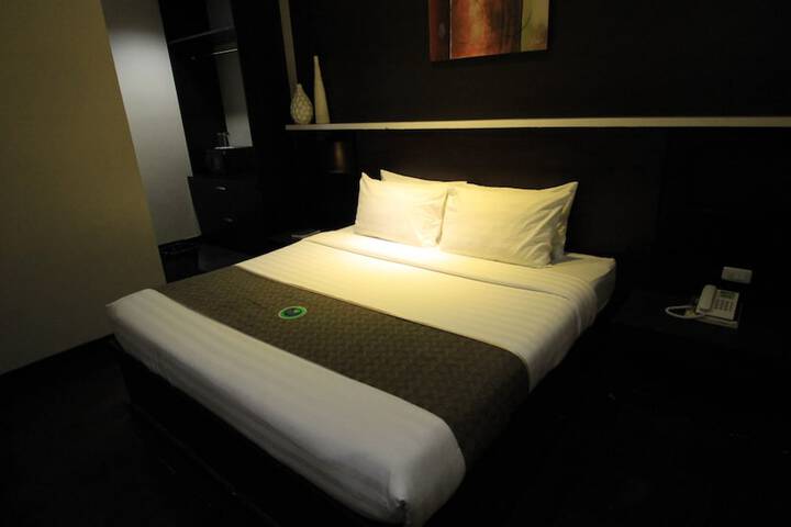 Room 7 of 32