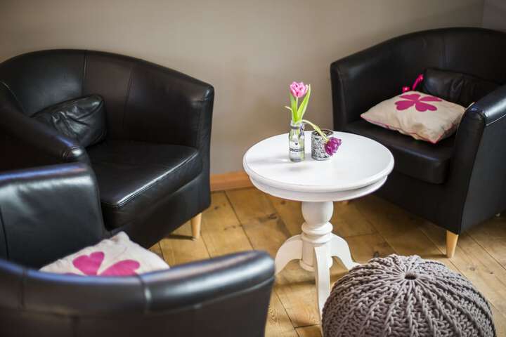 Lounge 38 of 64