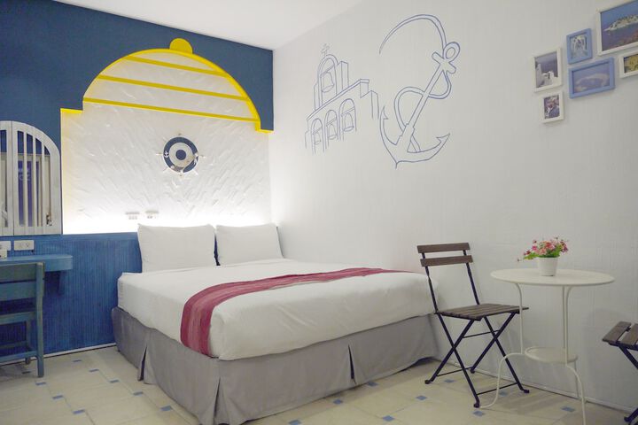 Room 33 of 46