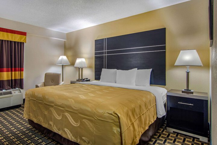 1 King Bed (3 of 9)