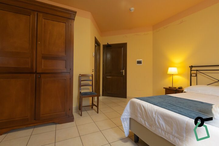 Room 3 of 40