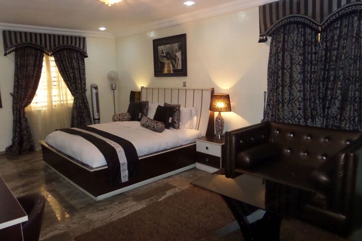 Room 16 of 24