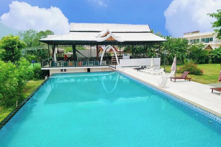 Pool 40 of 72