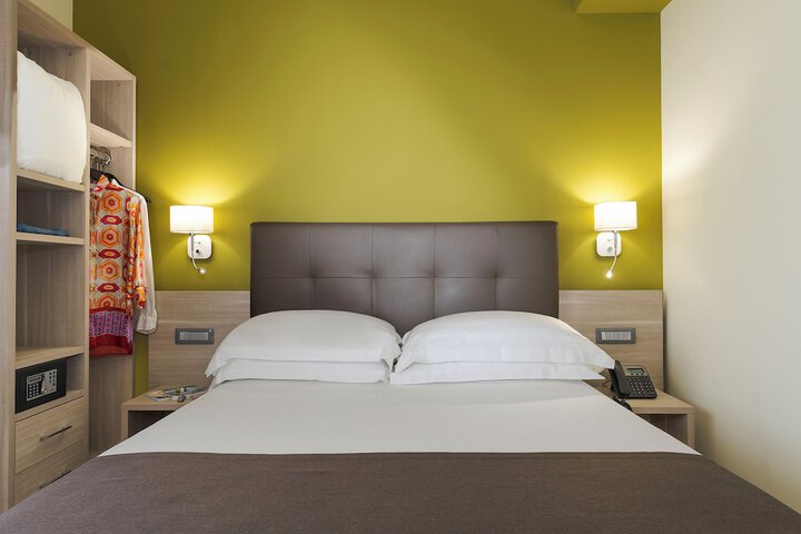 Room 32 of 101