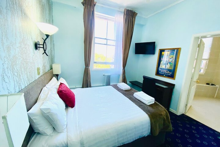 Room 13 of 70