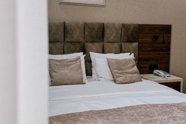 Room 4 of 36