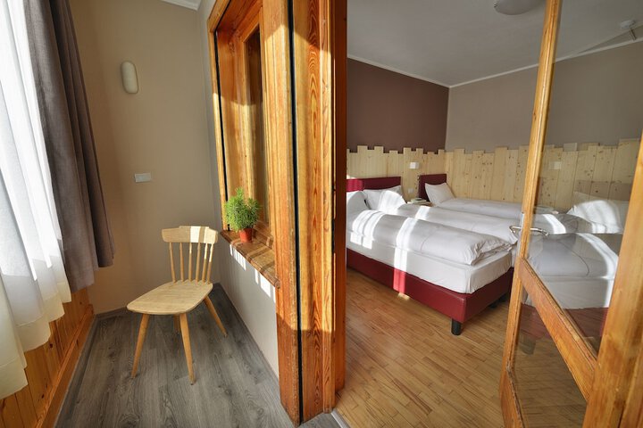 Room 15 of 77