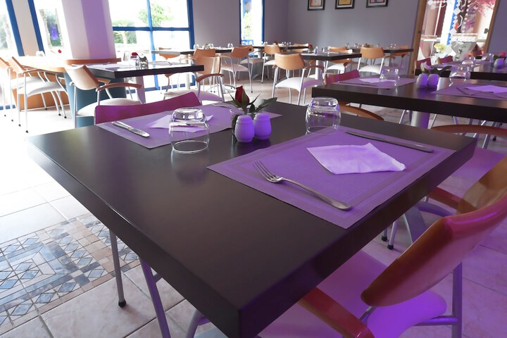 Dining 15 of 25