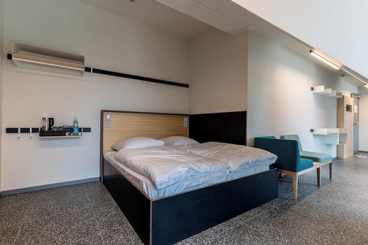 Room 43 of 93