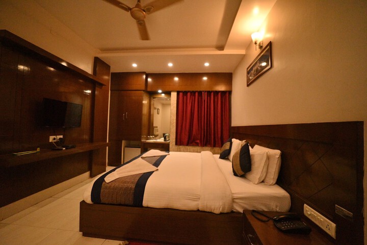 Room 4 of 19