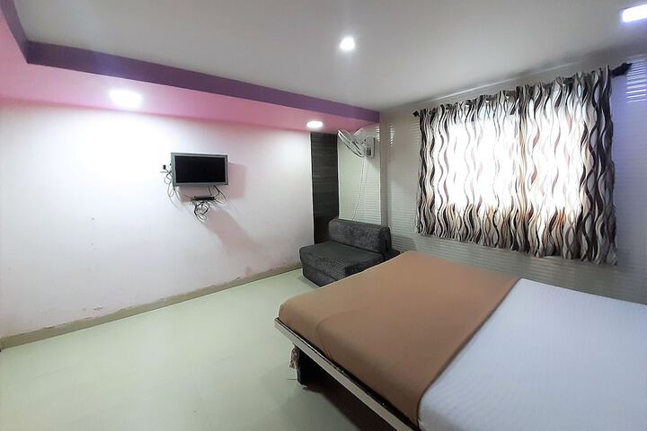 Room 5 of 11