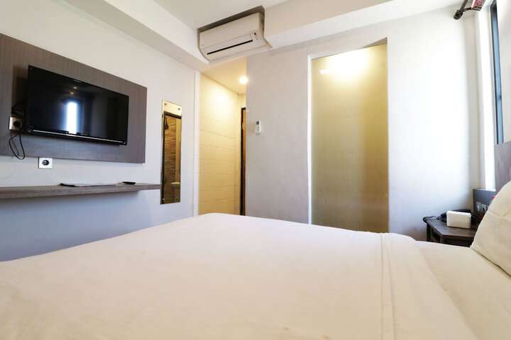 Room 18 of 79
