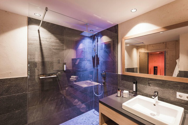 Room 90 of 159