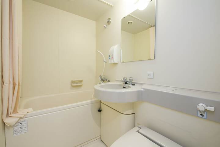 Room 9 of 29