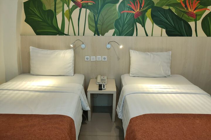 Room 4 of 85