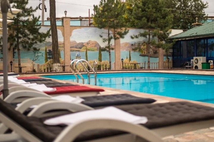 Pool 107 of 143