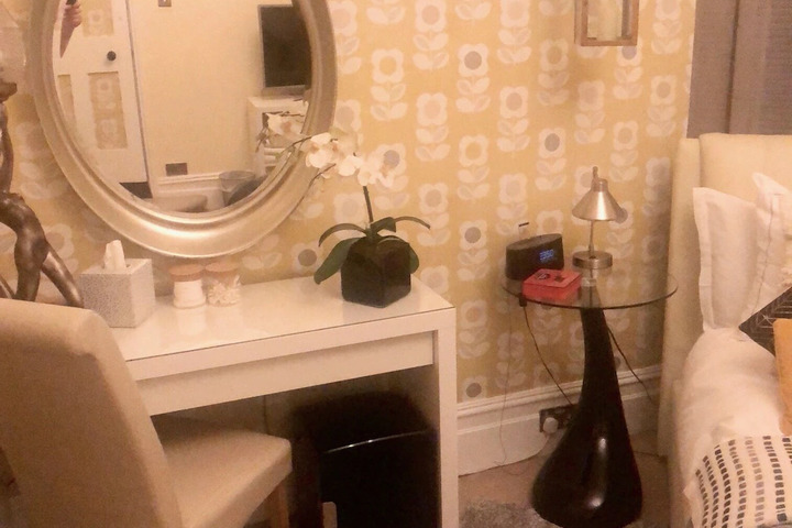Room 4 of 7