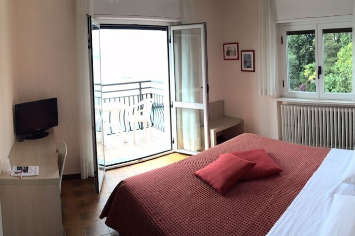Room 13 of 44