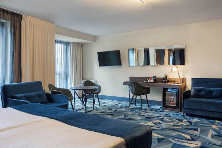 Room 32 of 75