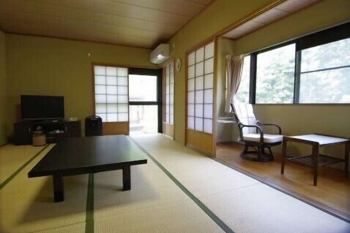 Room 6 of 38