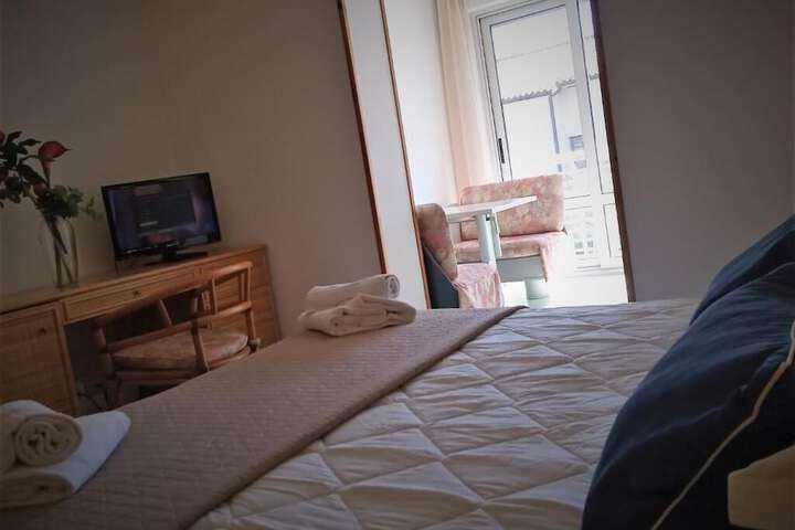 Room 11 of 83