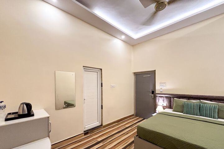 Room 61 of 80