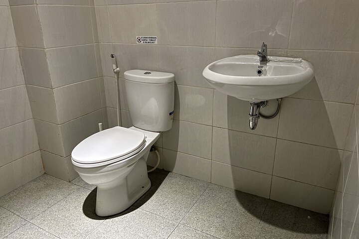 Room 6 of 15