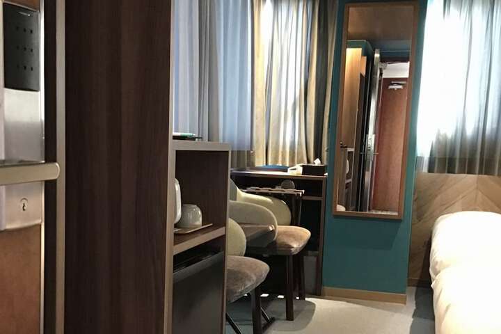Room 19 of 40