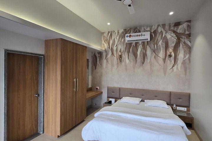Room 13 of 65
