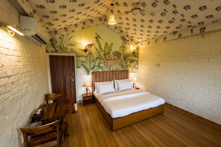 Room 2 of 17