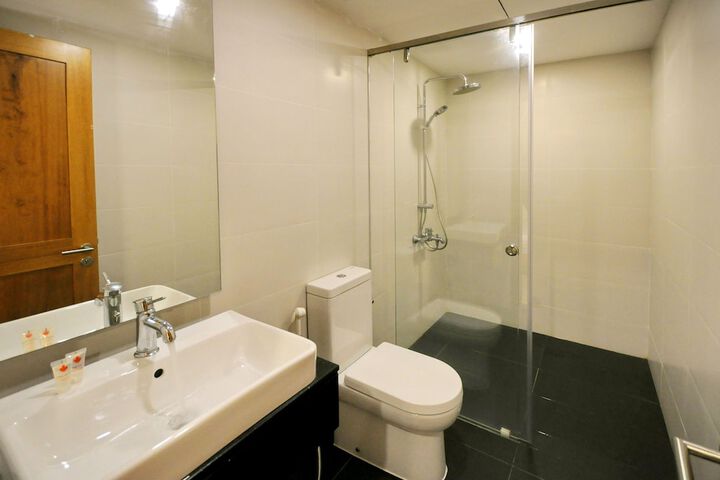 Room 202 of 230