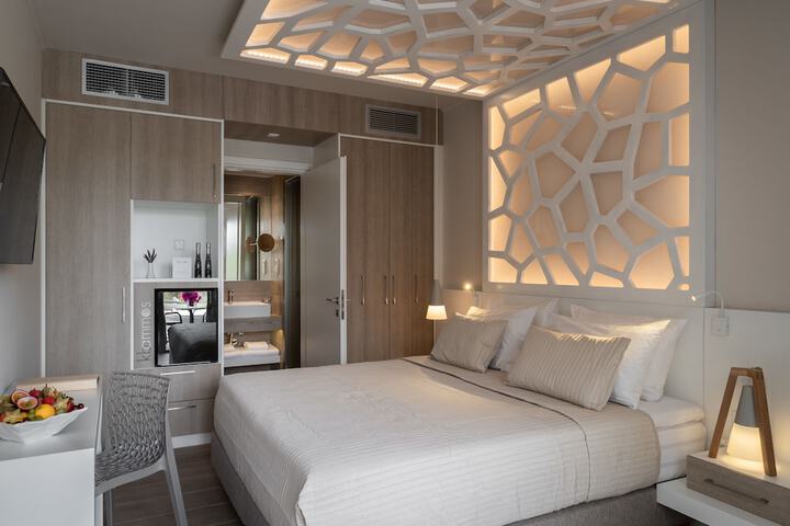 Room 10 of 67
