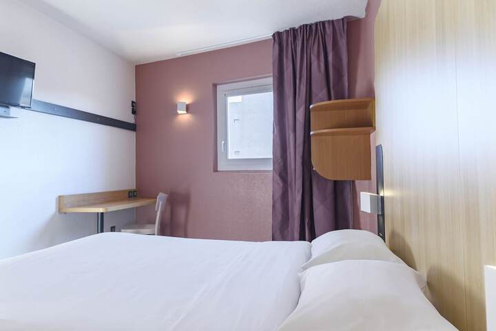 Room 5 of 17