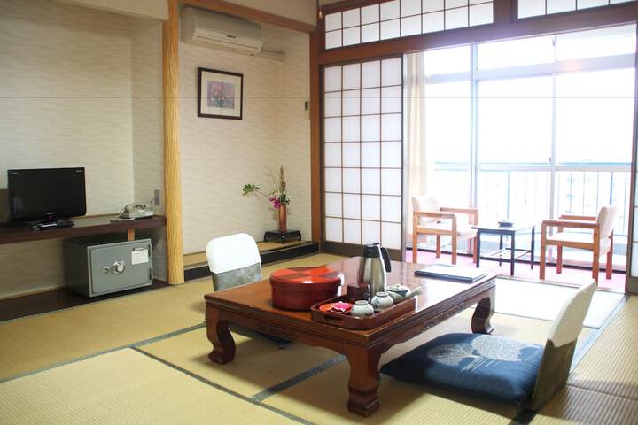 Room 27 of 85
