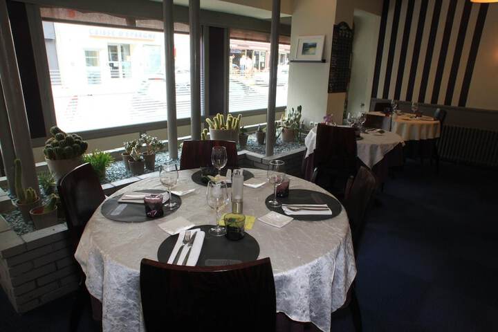 Dining 44 of 55