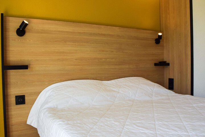Room 9 of 29