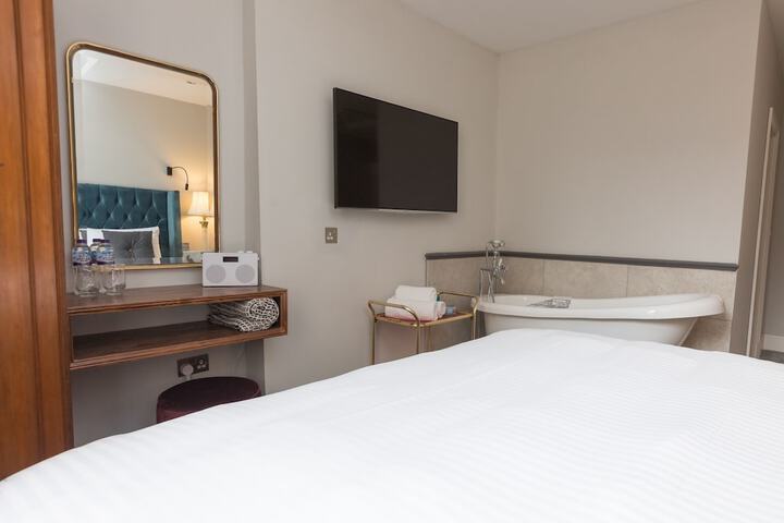 Room 49 of 128