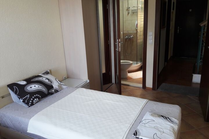 Room 10 of 78