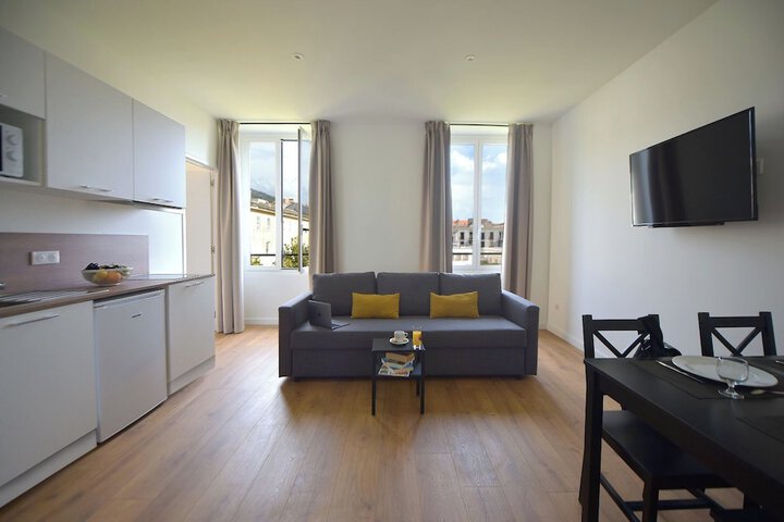 Room 18 of 28