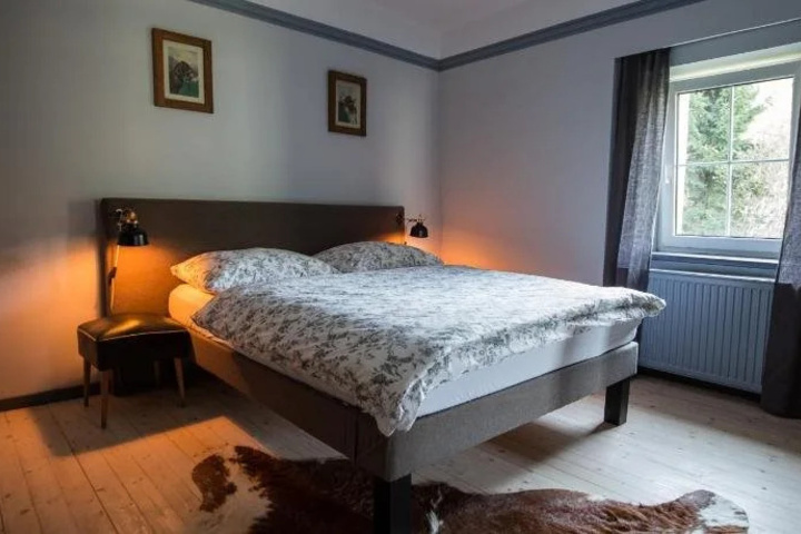 Room 3 of 17