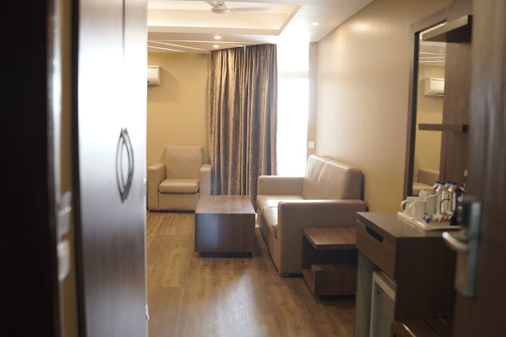 Room 33 of 90